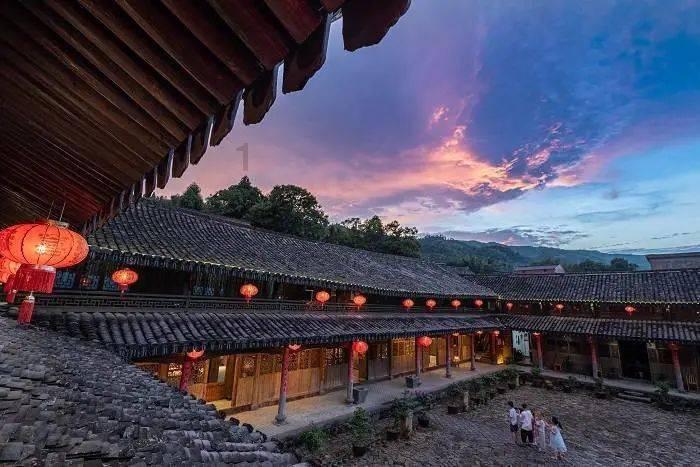 重庆对房产税进行调整：高档住房建筑面积180平方米内免税