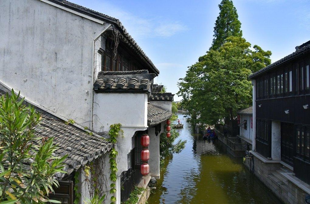 如何在人际交往中保持谦逊和尊重？游戏画面